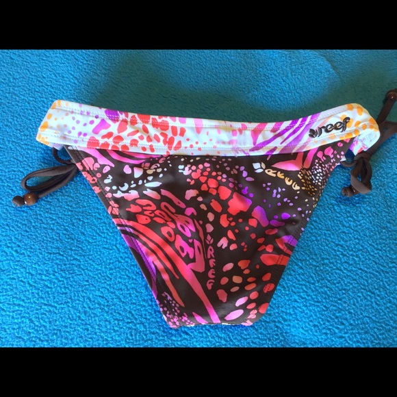 REEF Bikini Bottom - Picture 2 of 3
